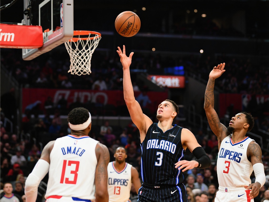 魔术开局9分钟仅得3分,随后3分钟狂飙16-2逆转快船 比赛一开始,魔术队的状态可以用“灾难性”