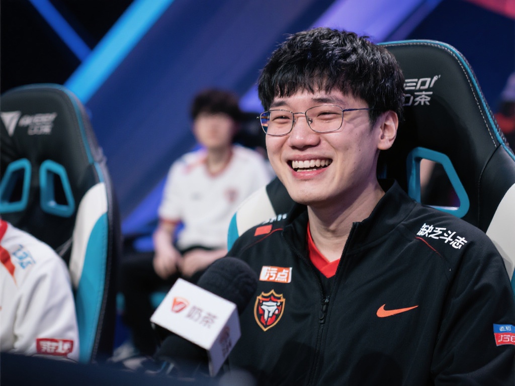 【直播】Cat揭秘:奶茶教练职业生涯因赛后笑容引发争议被骂 类似的事件并非个例。以往也有不少职业选手