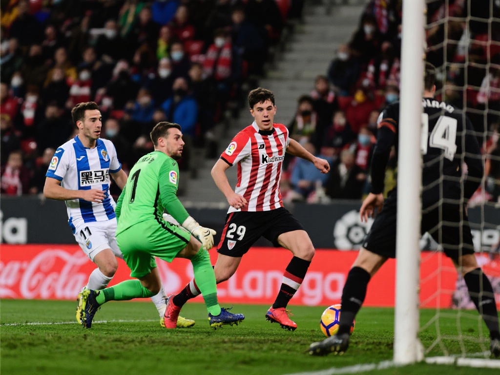 第34轮:塞维利亚与莱加内斯2-2握手言和 比赛精华 类似的情况在西甲联赛中并不少见,例如本赛