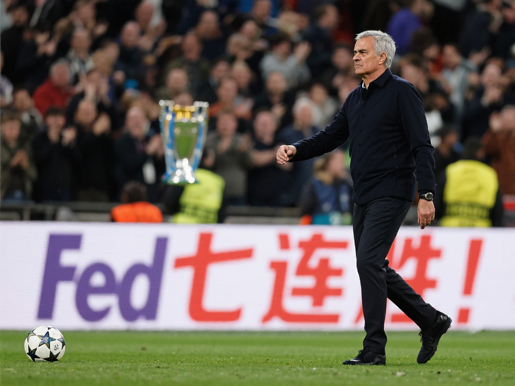 在全球足球赛场，穆里尼奥的名字总能掀起热